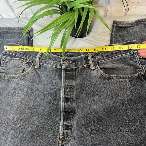 Levi's 501 Straight Leg Button Fly Jeans Size 38x32 - Picture 6 of 9